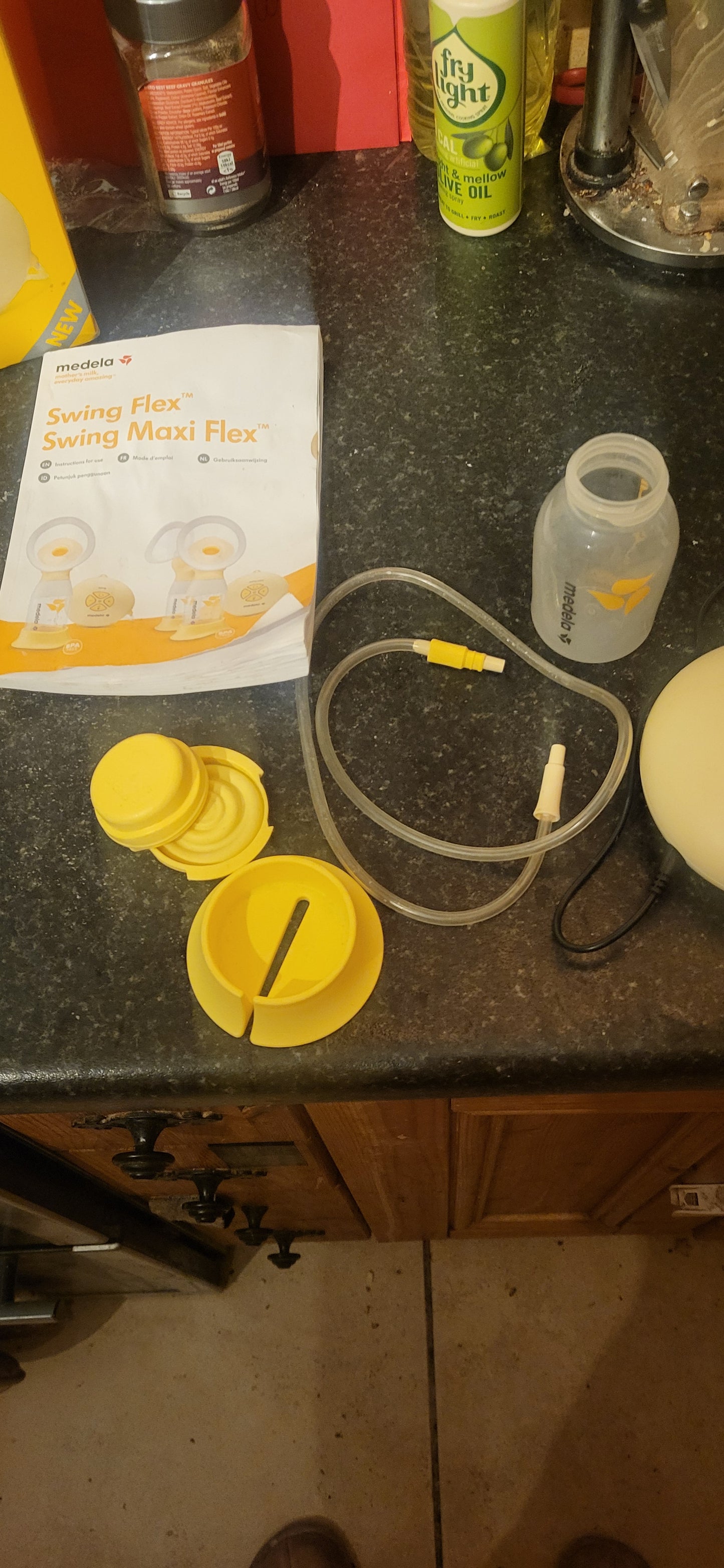 Medela breast pump and haakka