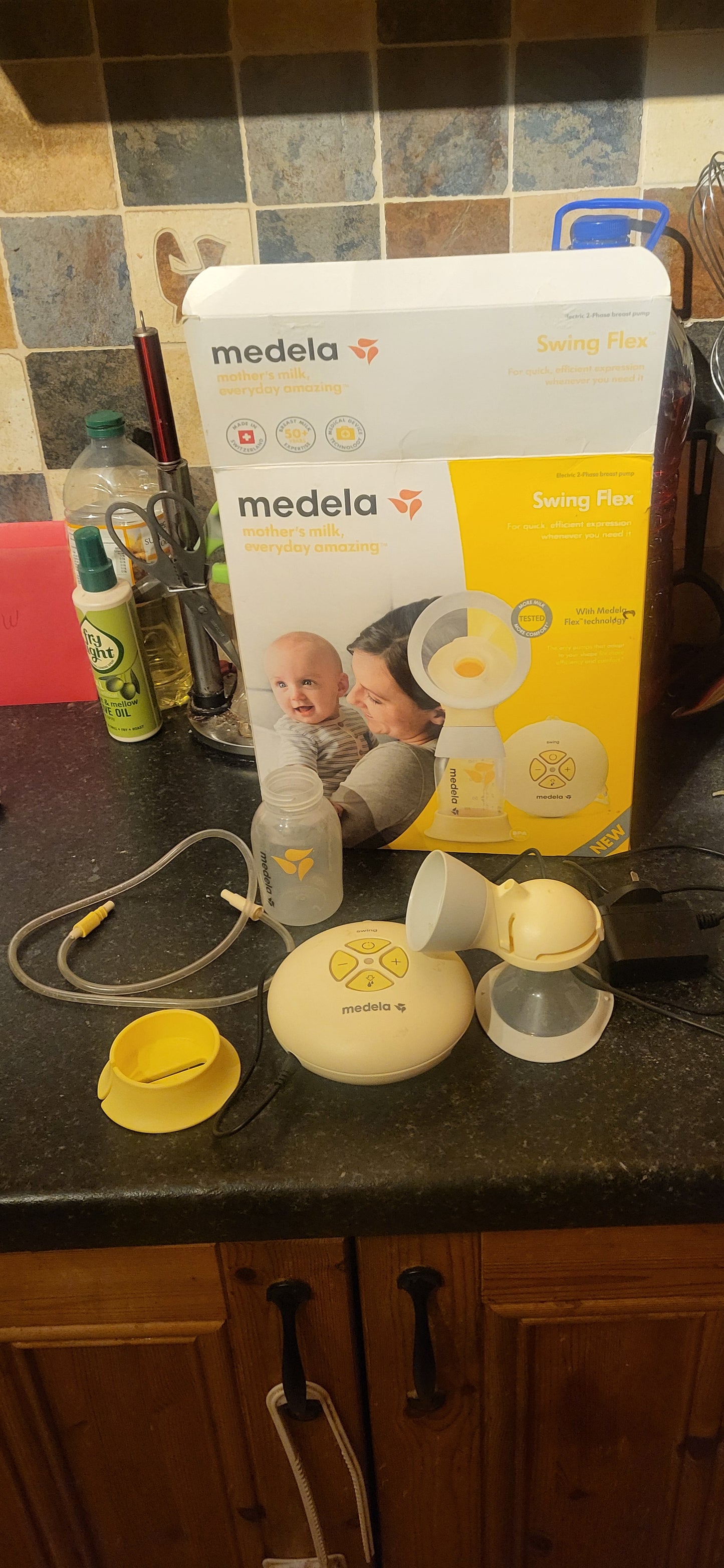 Medela breast pump and haakka